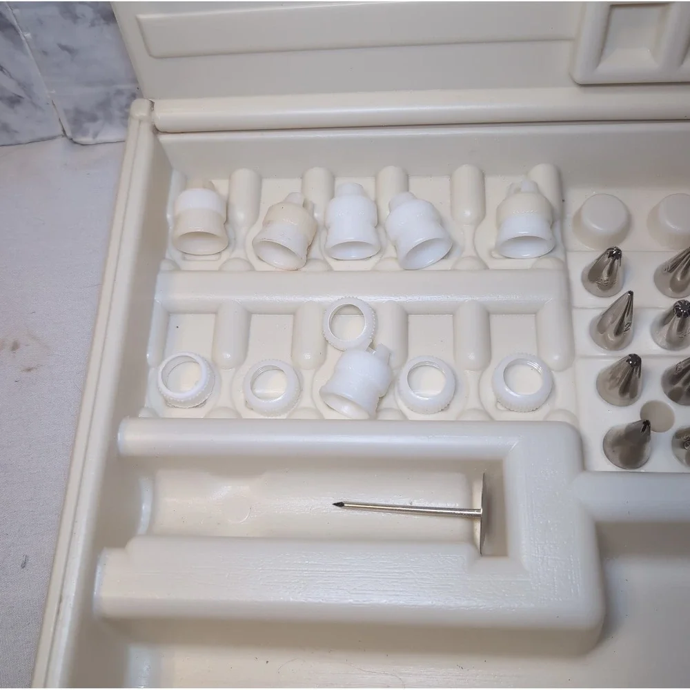 Cake Pastry Tool Storage Hard Case Organizer Wilton Kit W/ Tips 16